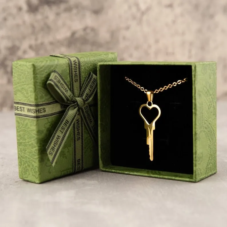 💝 Heart Shaped Key Necklace for chastity - Gold & Steel