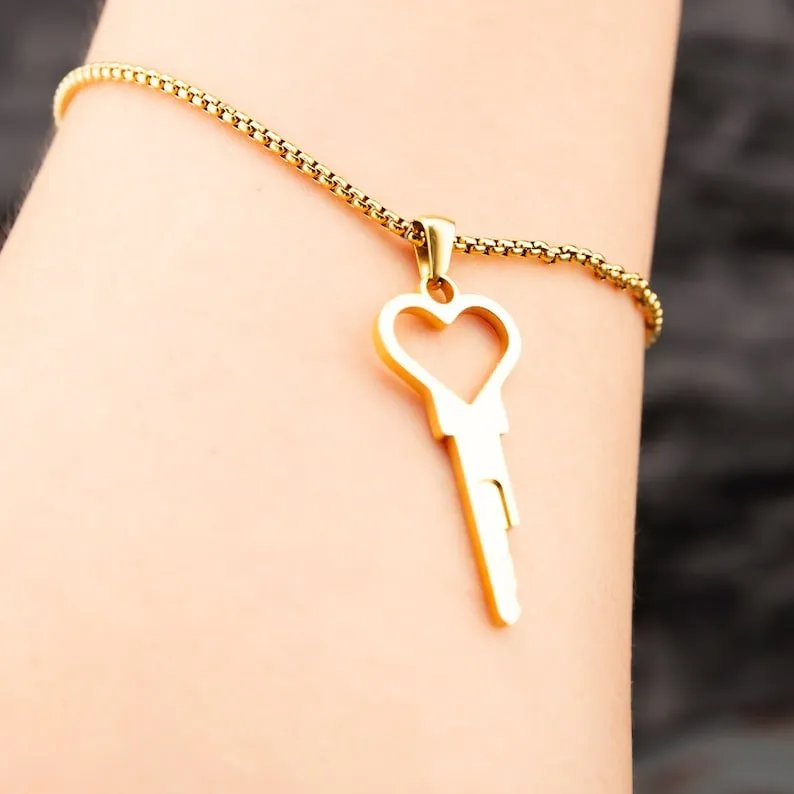 💝 Heart Shaped Key Necklace for chastity - Gold & Steel