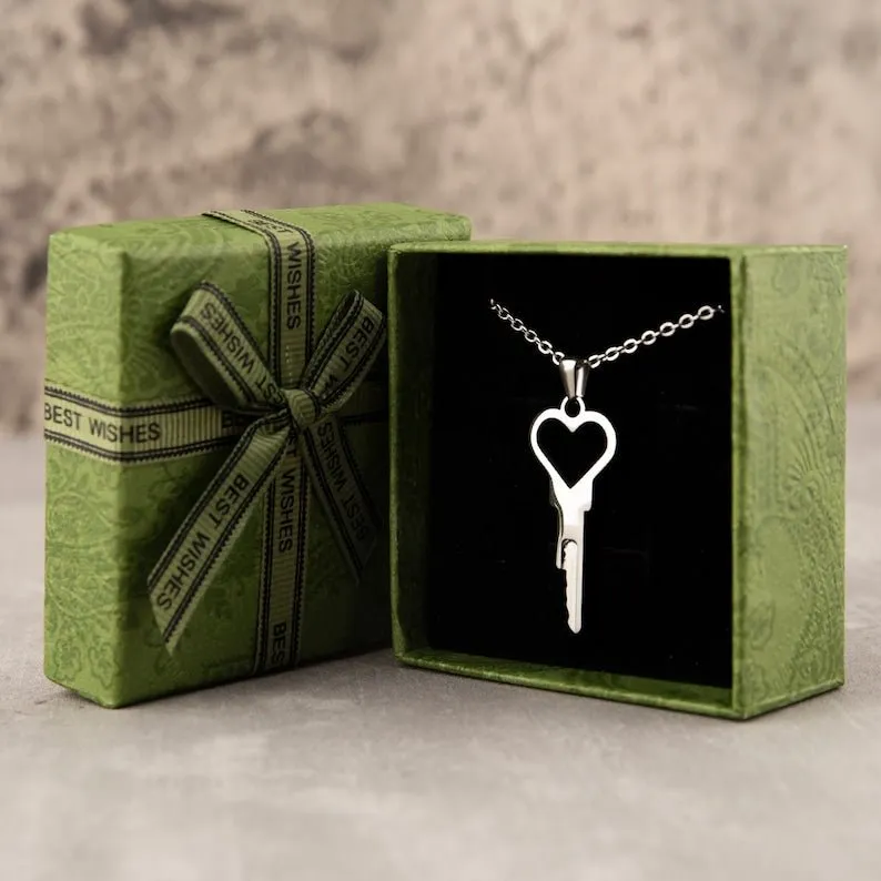 💝 Heart Shaped Key Necklace for chastity - Gold & Steel