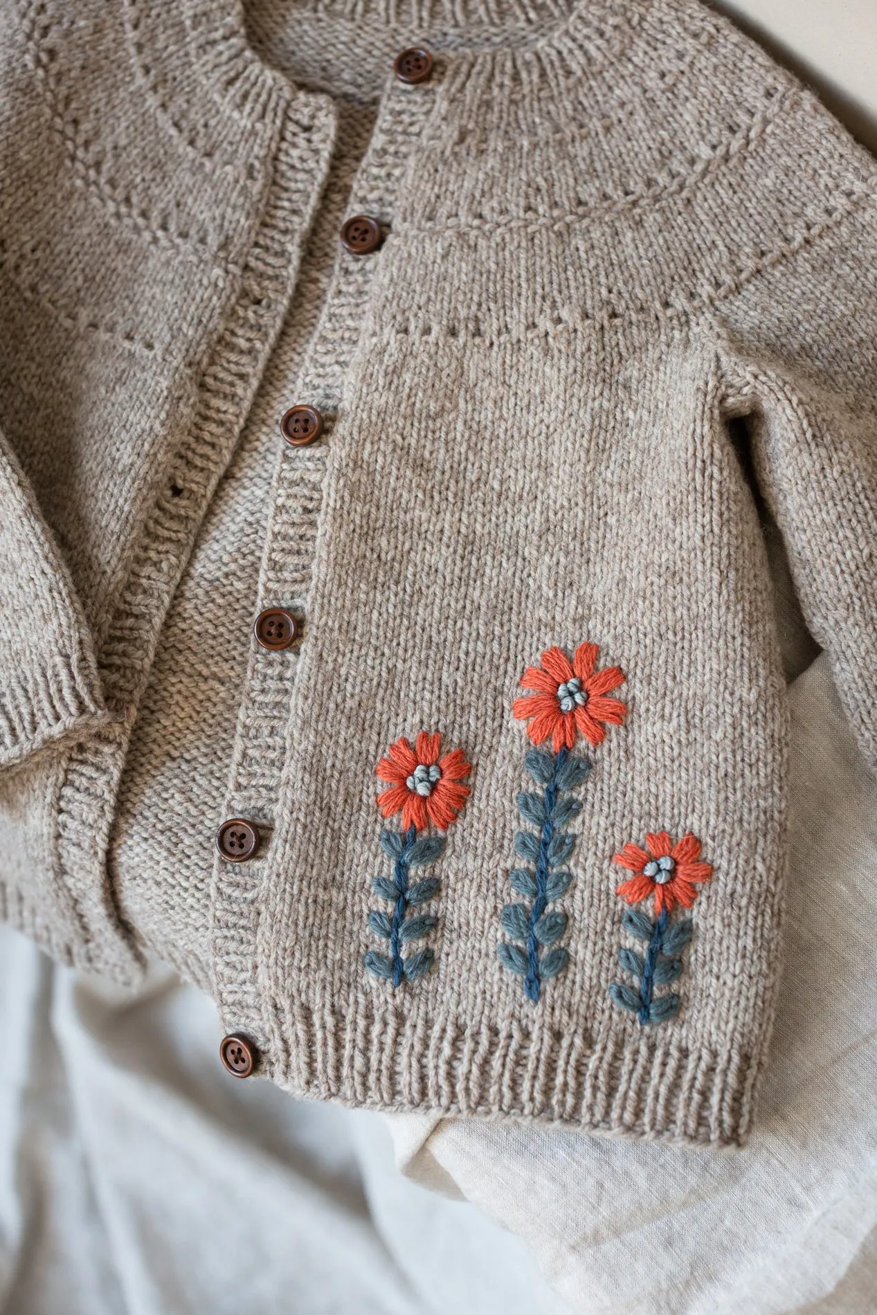 Embroidery on Knits (Judit Gummlich)