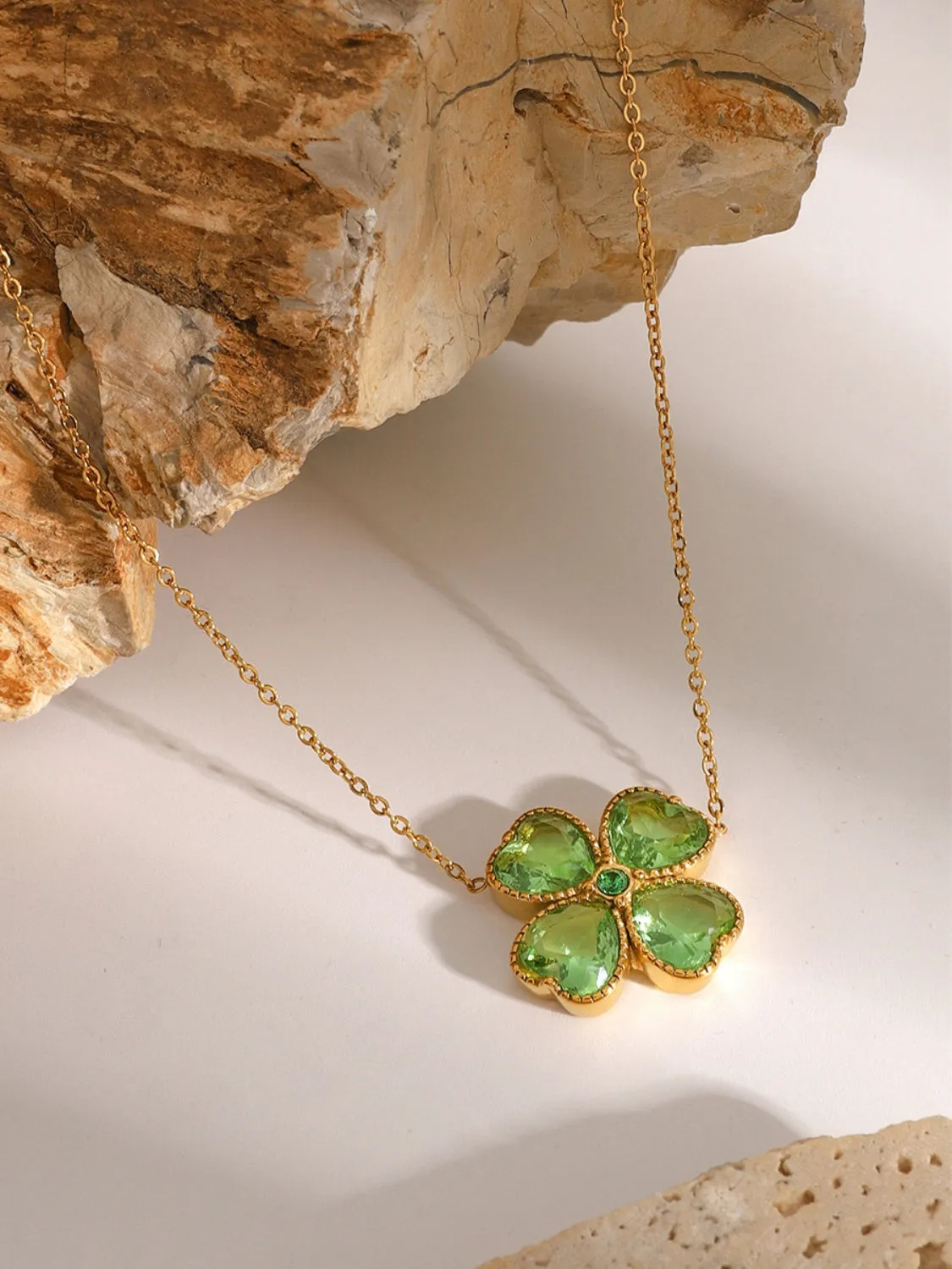 Green Clover Necklace: Elegance Meets Fortune