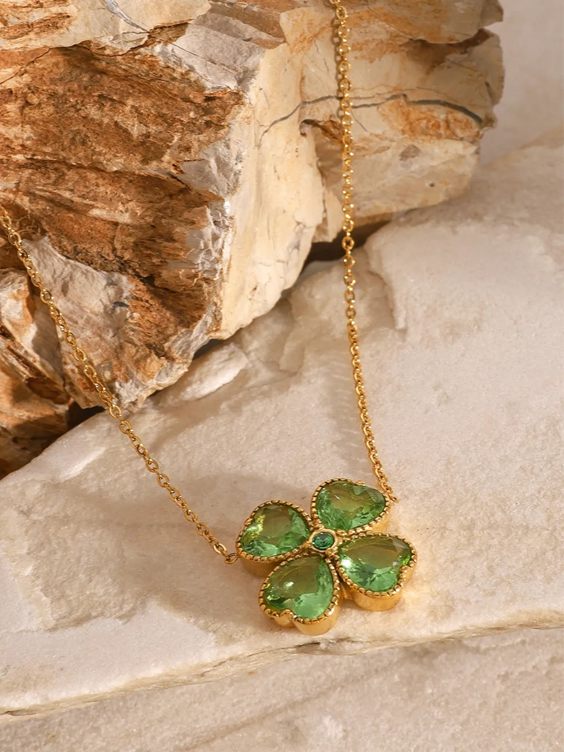 Green Clover Necklace: Elegance Meets Fortune