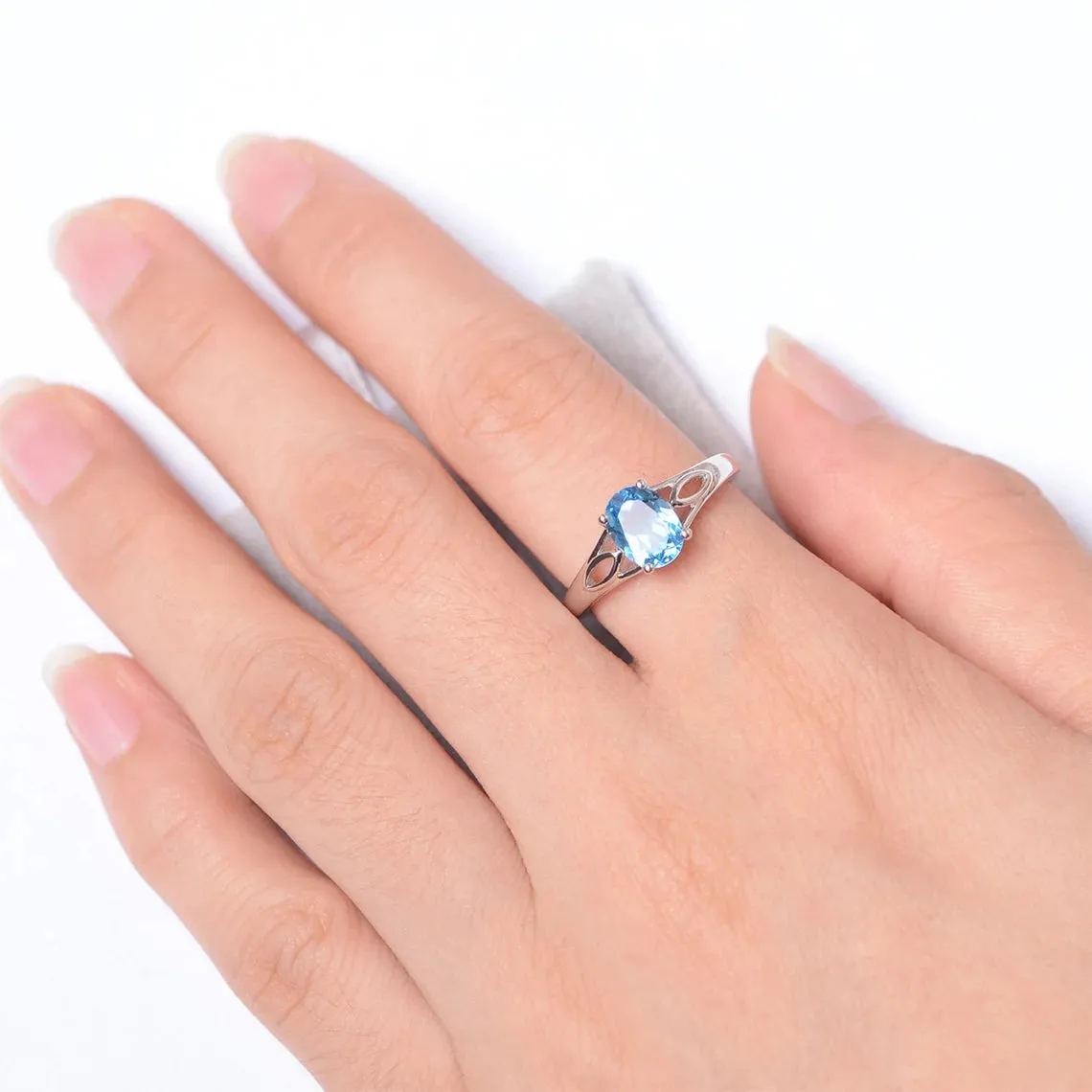 Natural Oval Cut Swiss Blue Topaz Simple Solitaire Ring  - 925 Sterling Silver Ring