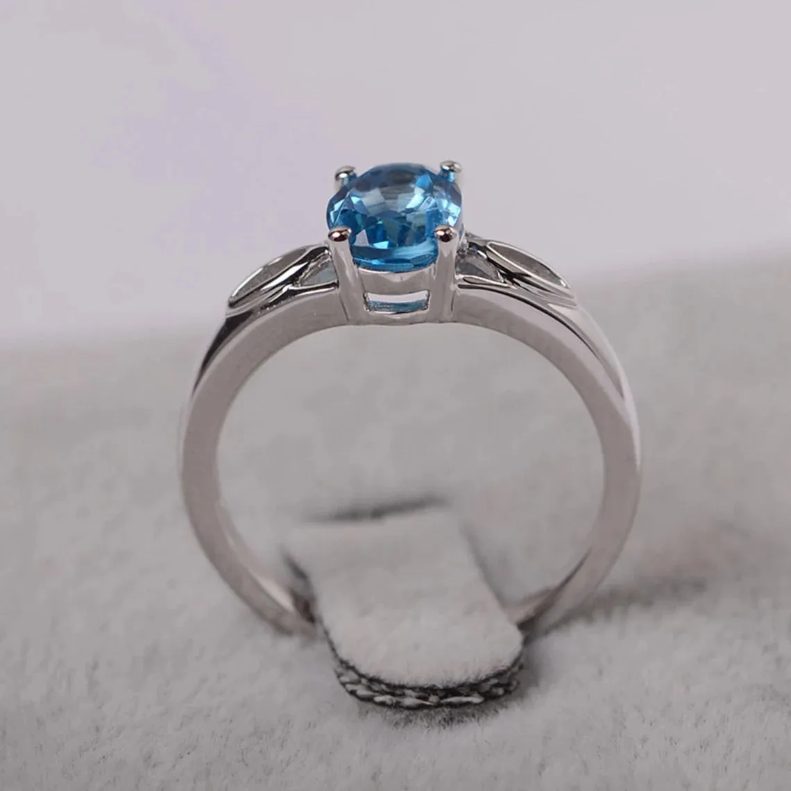 Natural Oval Cut Swiss Blue Topaz Simple Solitaire Ring  - 925 Sterling Silver Ring