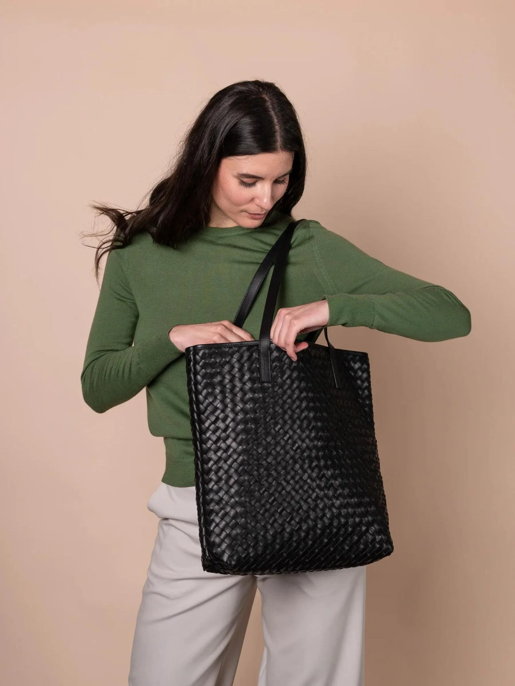 Shoulder Bag Georgia Black Woven Leather | O My Bag