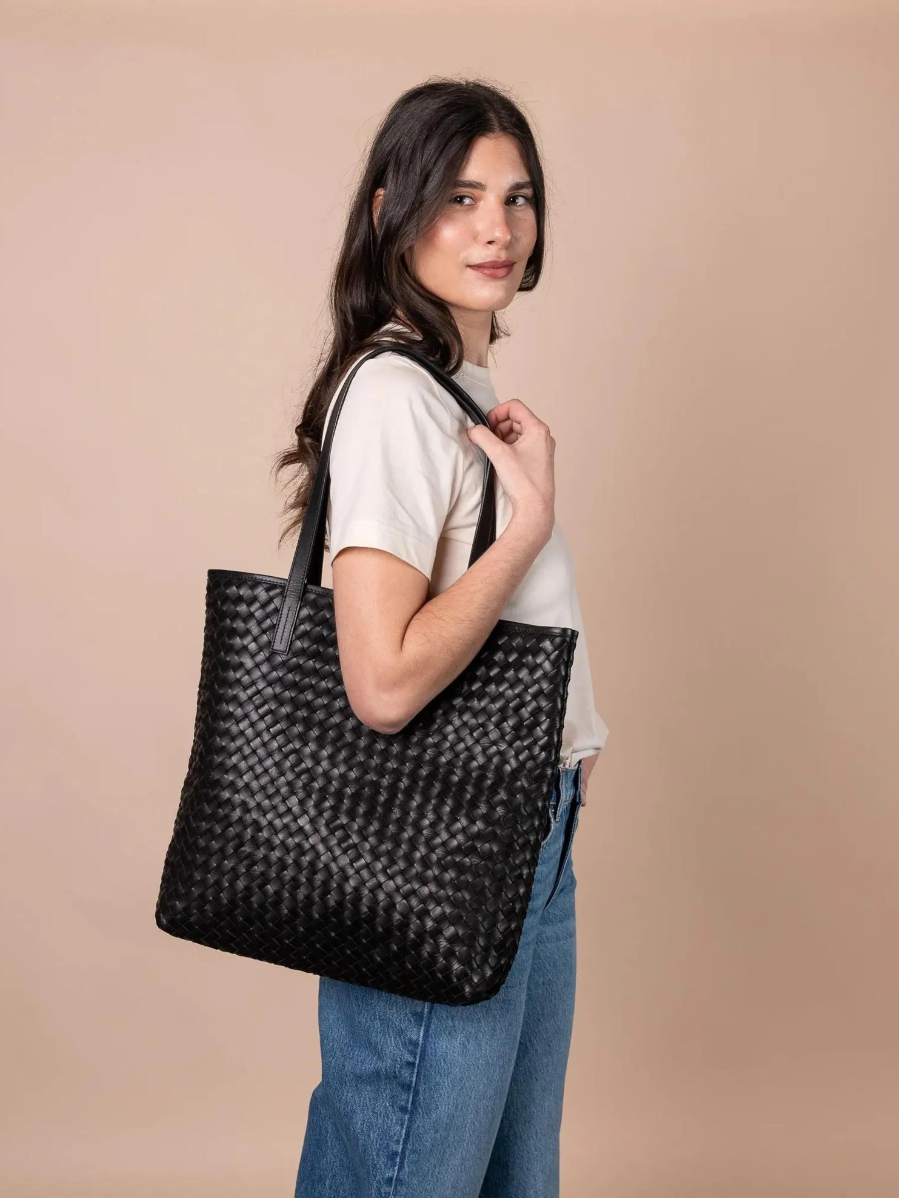 Shoulder Bag Georgia Black Woven Leather | O My Bag